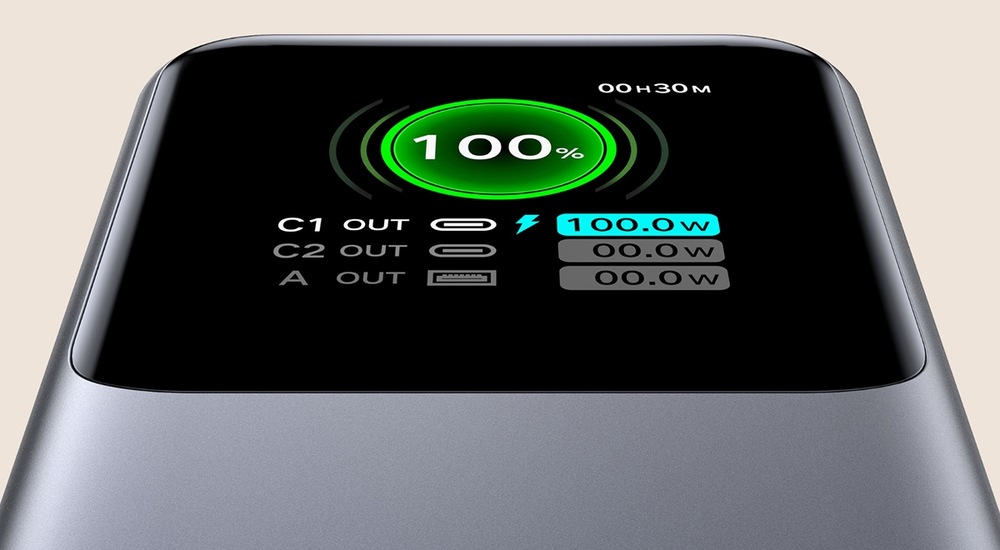 Powerbank UGREEN 20000 mAh, 165W sivý Detail displeja powerbanky UGREEN 20 000 mAh so stavom nabitia a výkonom výstupov