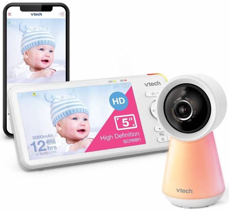 Detská video opatrovateľka VTech RM5756HD s 5" HD displejom a Wi-Fi pripojením zobrazená spoločne s kamerovou jednotkou s adaptívnym nočným svetlom