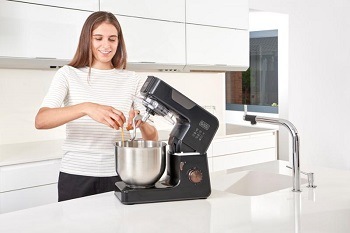Kuchynský robot Black+Decker BXKM1000E čierny