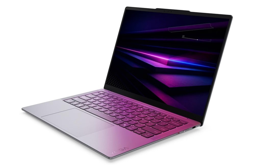 Otvorený a zapnutý notebook Lenovo Yoga Slim 7 14IPH11