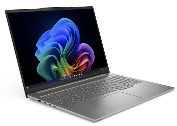 Notebook Lenovo IdeaPad Pro 5 16IAH10 s otvoreným displejom pri pohľade zľava