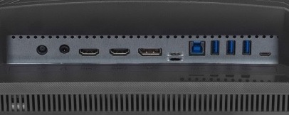 Herný monitor Asus ROG Strix XG27AQNGV čierny Na obrázku je detail zadnej konektorovej výbavy herného monitora Asus ROG Strix XG27AQNGV. V zapustenom paneli sú vidieť dva audio konektory, obrazové vstupy HDMI a DisplayPort, USB-B port, tri USB-A porty a USB-C port. Pod konektormi sa nachádza dlhá vetracia mriežka na odvod tepla.