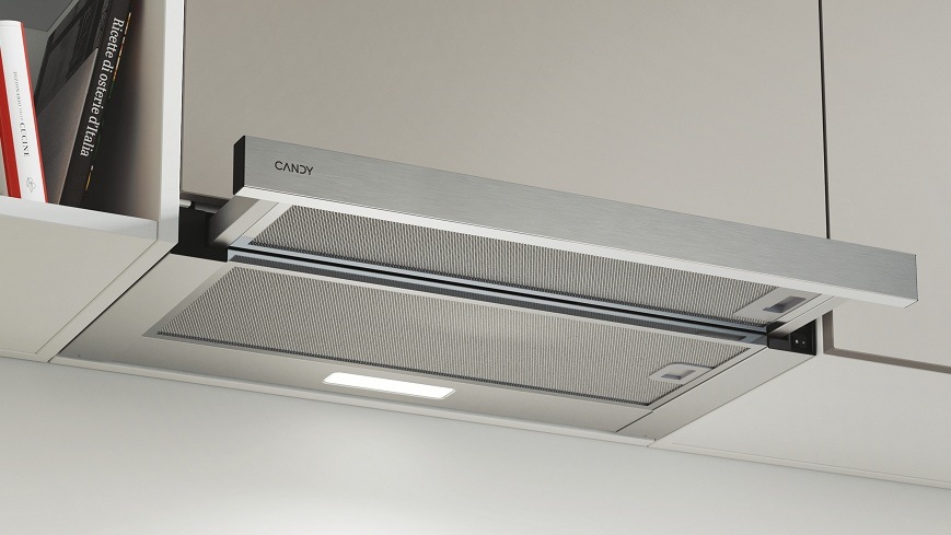 Odsávač pár Candy CBT625/2X/1 nerez Odsávač pár Candy CBT 625/2X/1 inštalovaný v kuchyni. LED osvetlenie je zapnuté