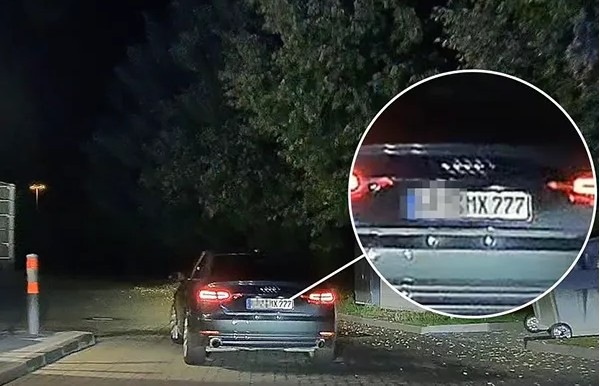 Autokamera 70mai M800 + RC14 čierna Fotografie vozidla v noci urobené kamerou 70mai M800 poskytuje výbornú čitateľnosť
