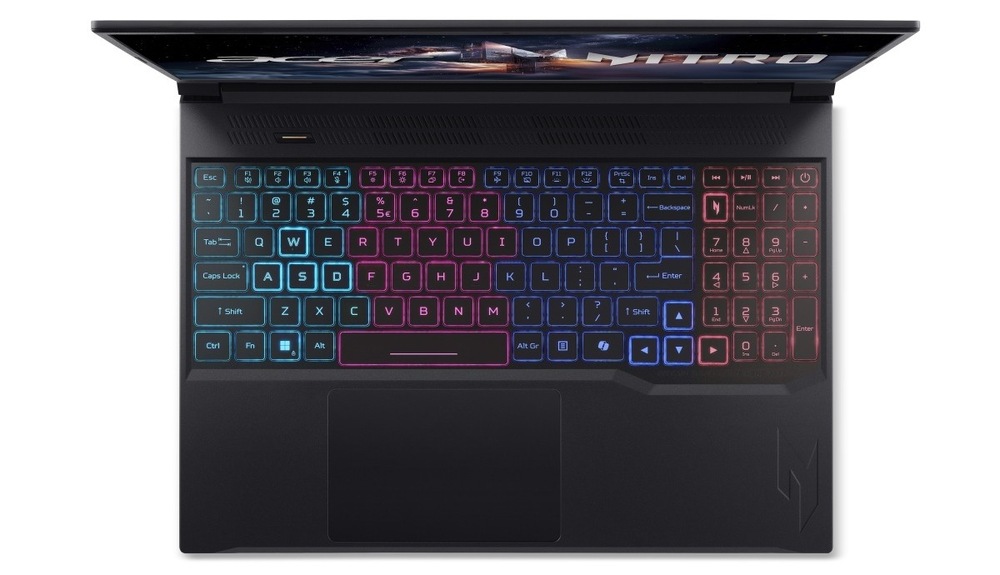 Notebook Acer Nitro V 16S (ANV16S-71-9375) čierny Pohľad na RGB klávesnicu notebooku Acer Nitro V 16S (ANV16S-71-9375)