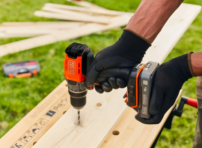 Aku vŕtačka Black-Decker BCD382D1XC-QW (s batériou)