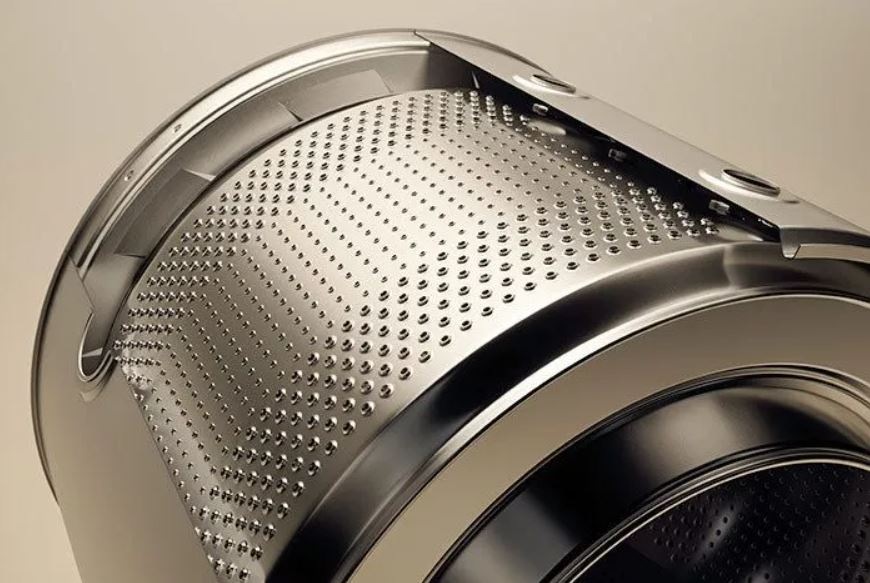 Detail nerezového bubna práčky ASKO W5096RG, ktorý je odolnejší a hygienickejší.