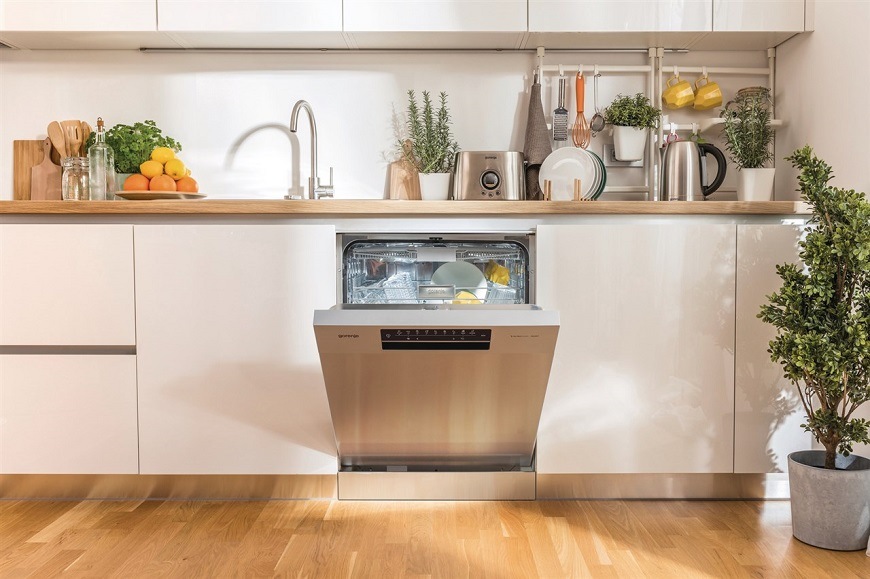 Umývačka riadu Gorenje EWW2117366 je opatrená programom Hygiena. Na obrázku je umývačka s pootvorenými dvierkami, pretože práve skončil program Hygiena.