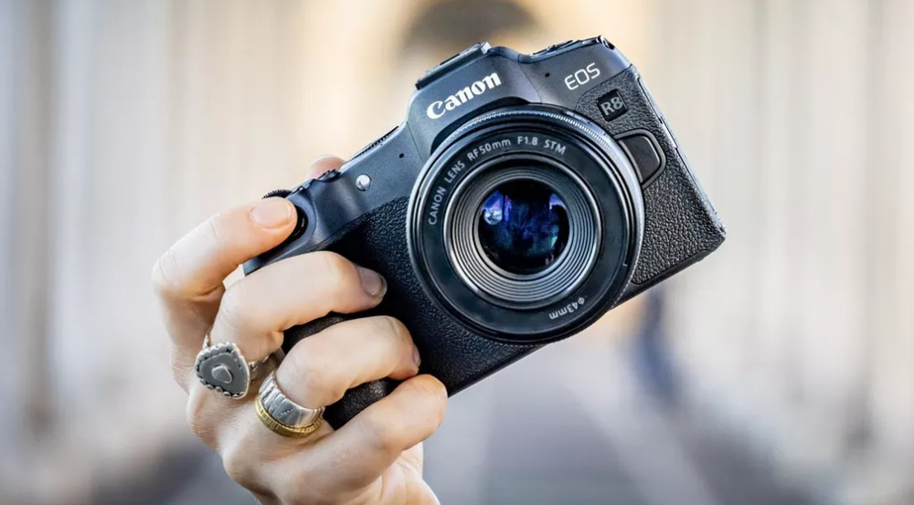 Digitálny fotoaparát Canon EOS R8, telo čierny
