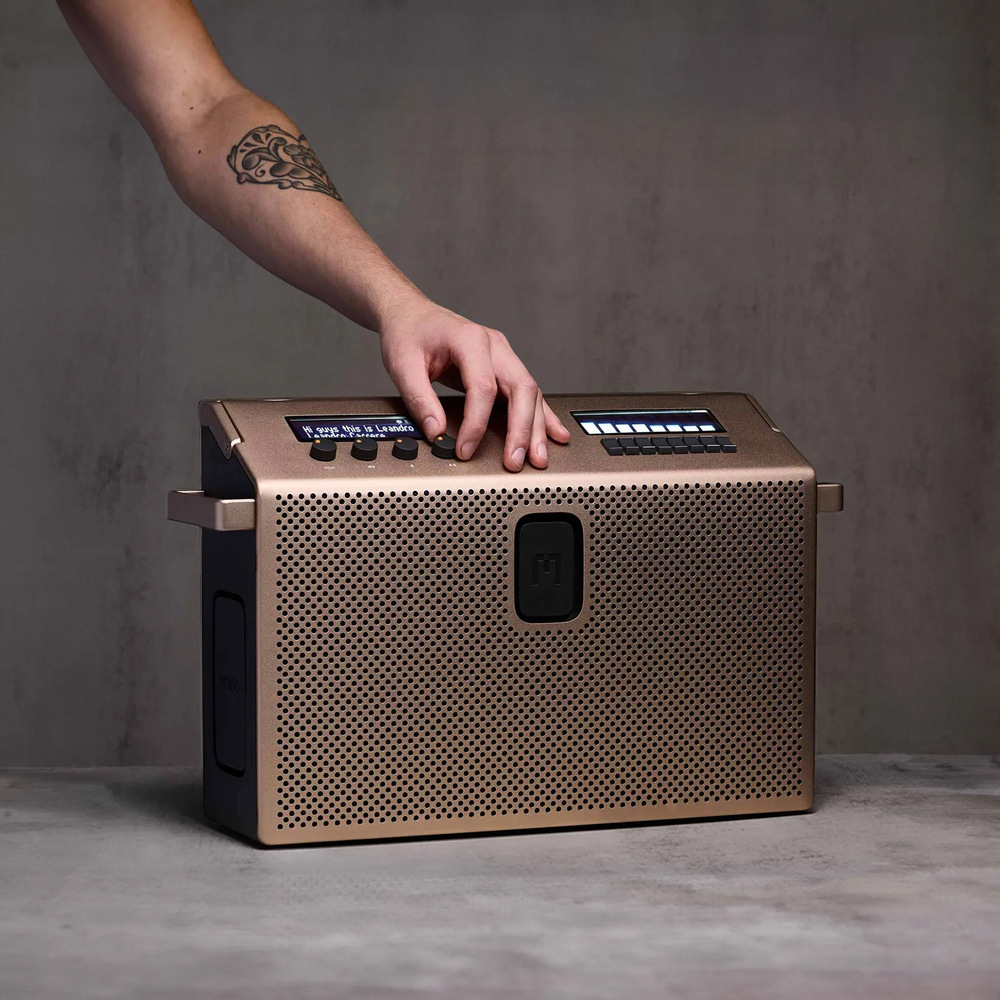 Prenosný reproduktor Mondo Speaker Large zlatý Reproduktor Mondo Speaker Large s čistým zvukom