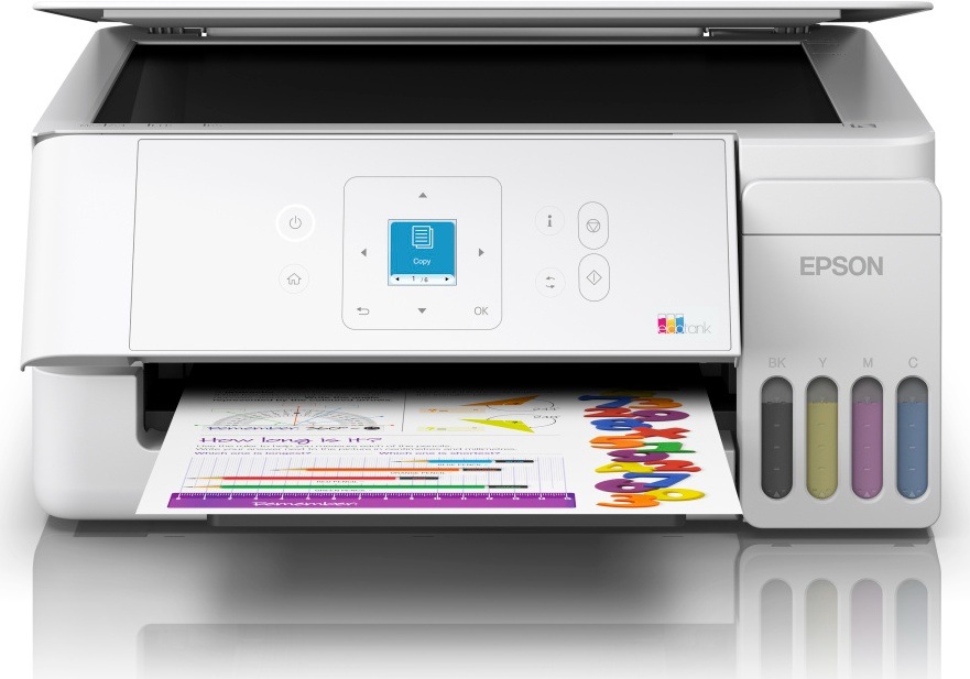 Tlačiareň multifunkčná Epson EcoTank L3366 biela Čelný pohľad na tlačiareň s otvoreným vekom skenera a vytlačeným farebným dokumentom vo výstupnom zásobníku