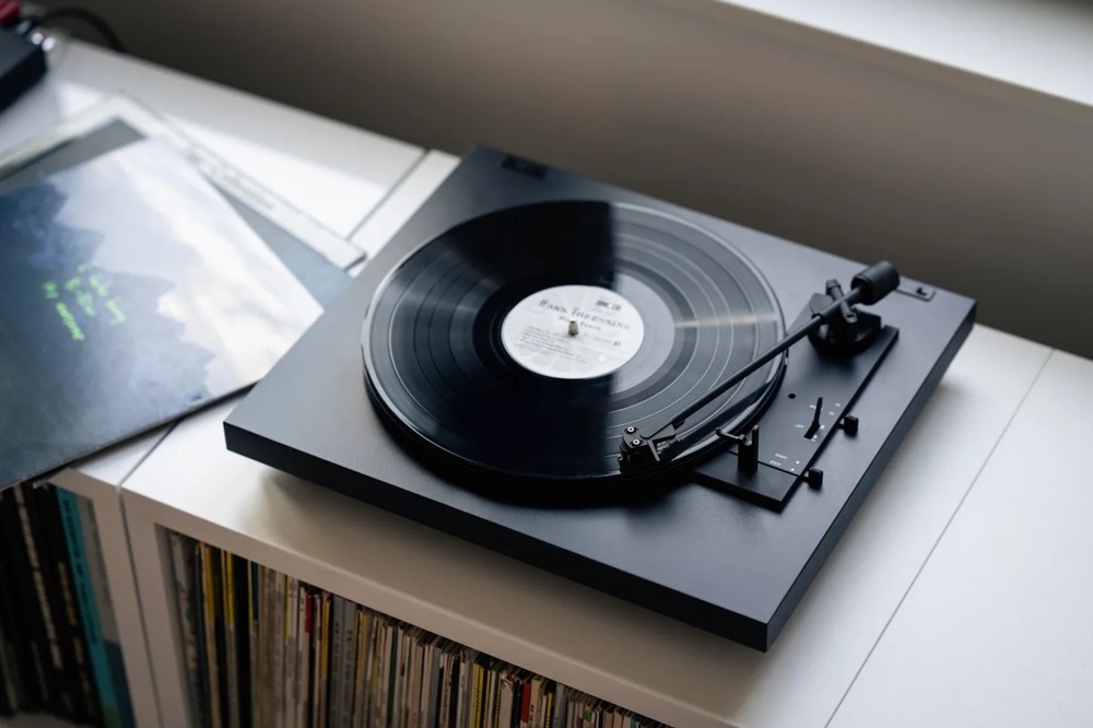 Gramofón Pro-Ject A1.2 čierny Gramofón Pro-Ject A1.2 sa pýši kvalitným prevedením