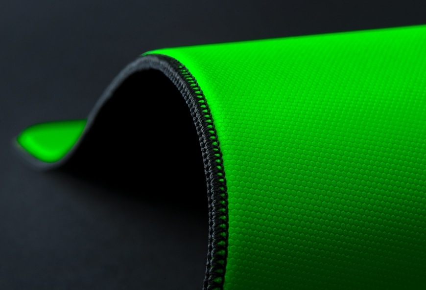 Podložka pod myš Razer Gigantus V2 Pro L - Balance čierna Detail texturovaného spodného protišmykového povrchu