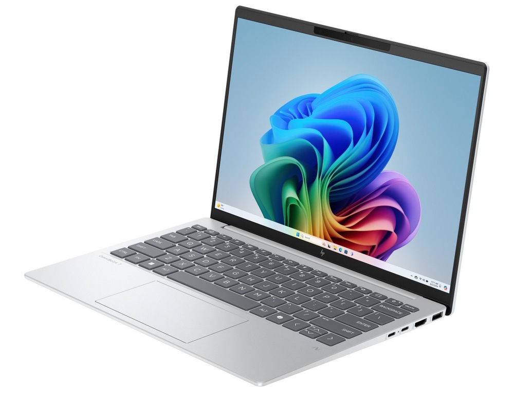 Otvorený a zapnutý notebook HP Omnibook 7 Aero 13-bg1300nc otočený doľava