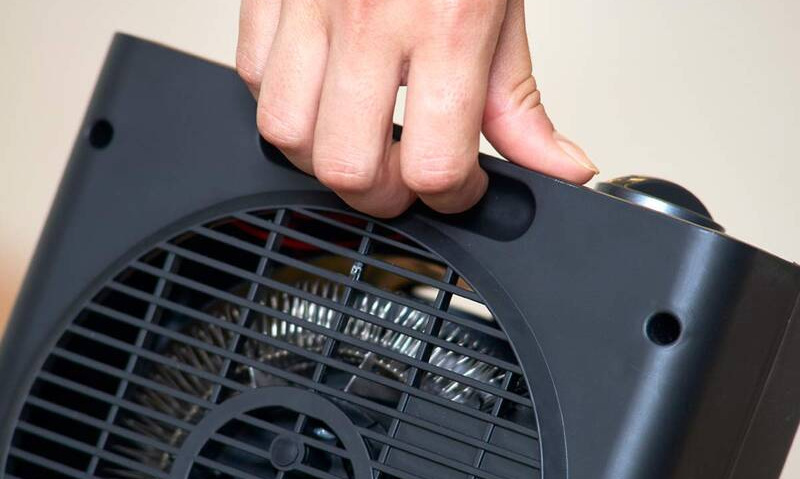 Teplovzdušný ventilátor Black+Decker BXSH2003E čierny border-width: 20px; margin: 20px;
