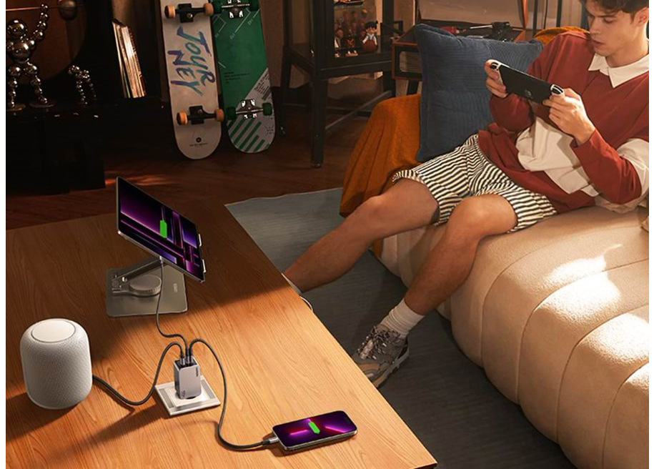 Nabíjačka do siete UGREEN Nexode Pro 100 W GaN, 1x USB. 2x USB-C sivá Nabíjačka do siete UGREEN Nexode 100 W GaN, 1x USB. 2x USB-C - šedá