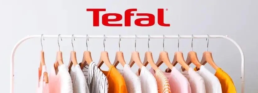 úvodný obrázok, na ktorom je výrazným červeným písmom napísané Tefal a pod nápisom dvanásť ramienok s zaveseným oblečením.