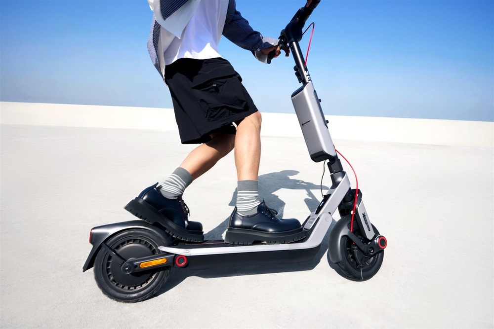 Elektrická kolobežka Segway eKickscooter Ninebot E3 E antracitová farba Elektrická kolobežka Segway eKickscooter Ninebot E3 E antracitová farba