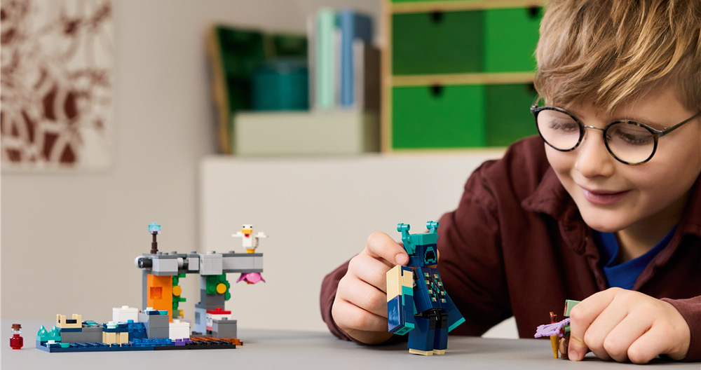 Stavebnica LEGO® Minecraft® 21274 Setkání se Strážcem Explodujúci dynamit umožní odkryť diamanty, zatiaľ čo padajúci kameň môže deťom ich výpravu poriadne skomplikovať.