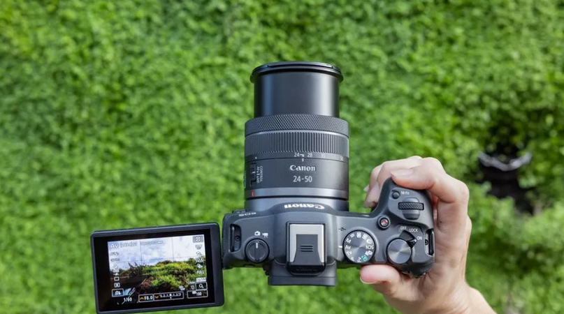 Digitálny fotoaparát Canon EOS R8 RF + 24-50 mm f/4.5-6.3 IS STM čierny Digitálny fotoaparát Canon EOS R8 RF + 24-50 mm f/4.5-6.3 IS STM čierny