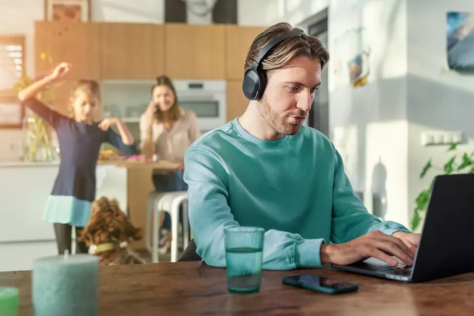 Slúchadlá Philips TAH6506BK čierna