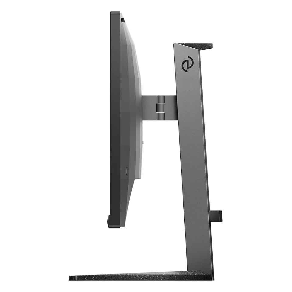 Bočný pohľad na elegantný, moderný počítačový monitor s tenkým profilom, podoprený robustným stojanom. Dizajn je minimalistický s matnou povrchovou úpravou.
