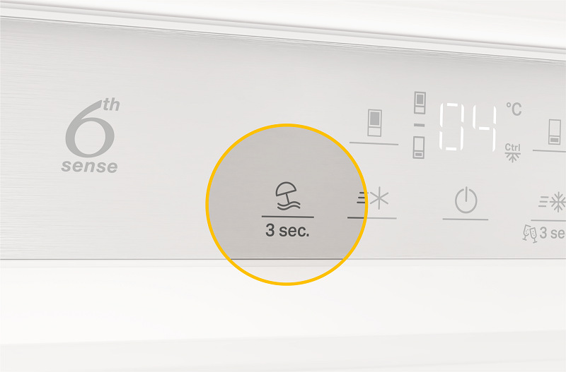 Chladnička kombinovaná Whirlpool WH SP70 T121, NoFrost vstavaná, prázdninový režim šetrí energiu v pravú chvíľu.