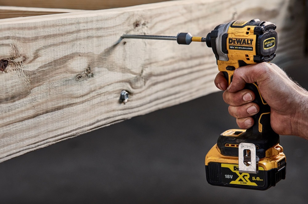 Rázový skrutkovač Dewalt XR 18V DCF850NT-XJ (bez batérie) Rázový skrutkovač Dewalt XR 18V DCF850NT-XJ (bez batérie)