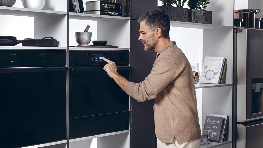 Mikrovlnná rúra Haier H4MWID69P6NQB čierna/sklo muž ovláda mikrovlnnú rúru H4MWID69P6NQB pomocou displeja