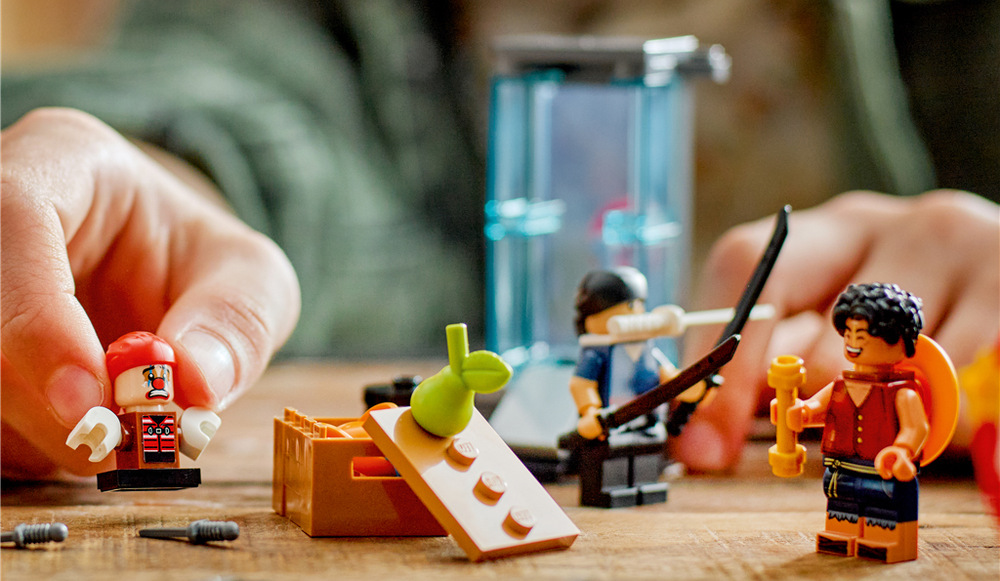Stavebnica LEGO® ONE PIECE 75637 Klaun Buggy a jeho cirkusový stan 573 dielikov ponúka deťom od 8 rokov kreatívne stavanie a možnosť rozšíriť zbierku o ďalšie modely ONE PIECE.