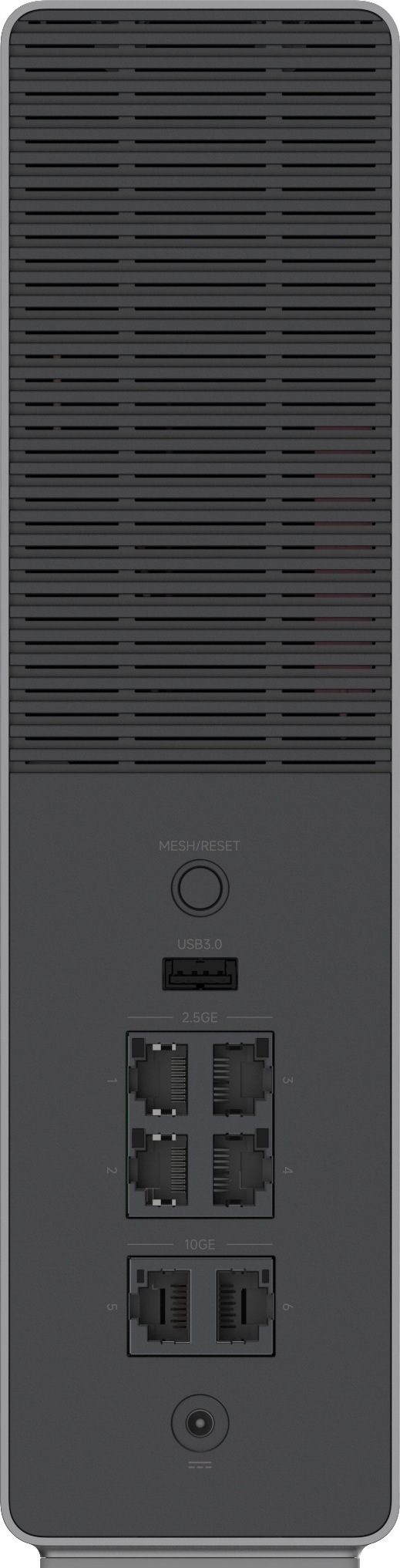 Zadná strana routera Xiaomi BE19000 Pro s vetracou mriežkou, USB 3.0, štyrmi 2,5G a dvoma 10G Ethernet portami.