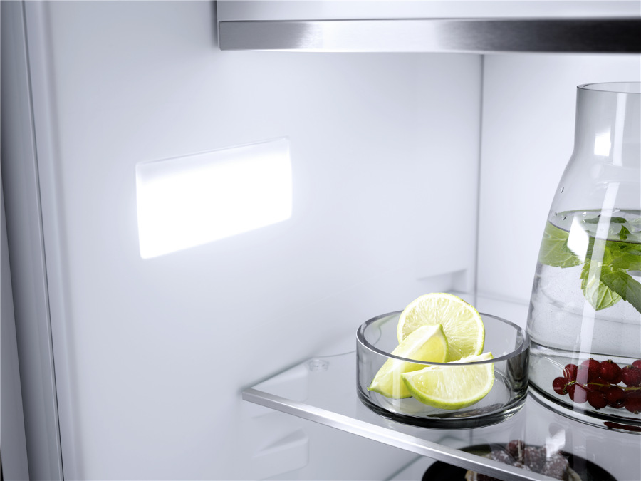 Chladnička s mrazničkou Miele XXL KFN 7913 E biela Chladnička komb. Miele XXL KFN 7913 E s DailyFresh systém predlžuje čerstvosť ovocia a zeleniny vďaka regulácii vlhkosti