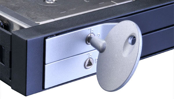 Rámček AKASA Lokstor M21 2 x 2.5" SSD/SATA HDD Dock in 3.5" PC Bay čierny Rámček AKASA Lokstor M21 2 x 2.5" SSD/SATA HDD Dock in 3.5" PC Bay podporuje prenosovú rýchlosť až 6 Gb/s