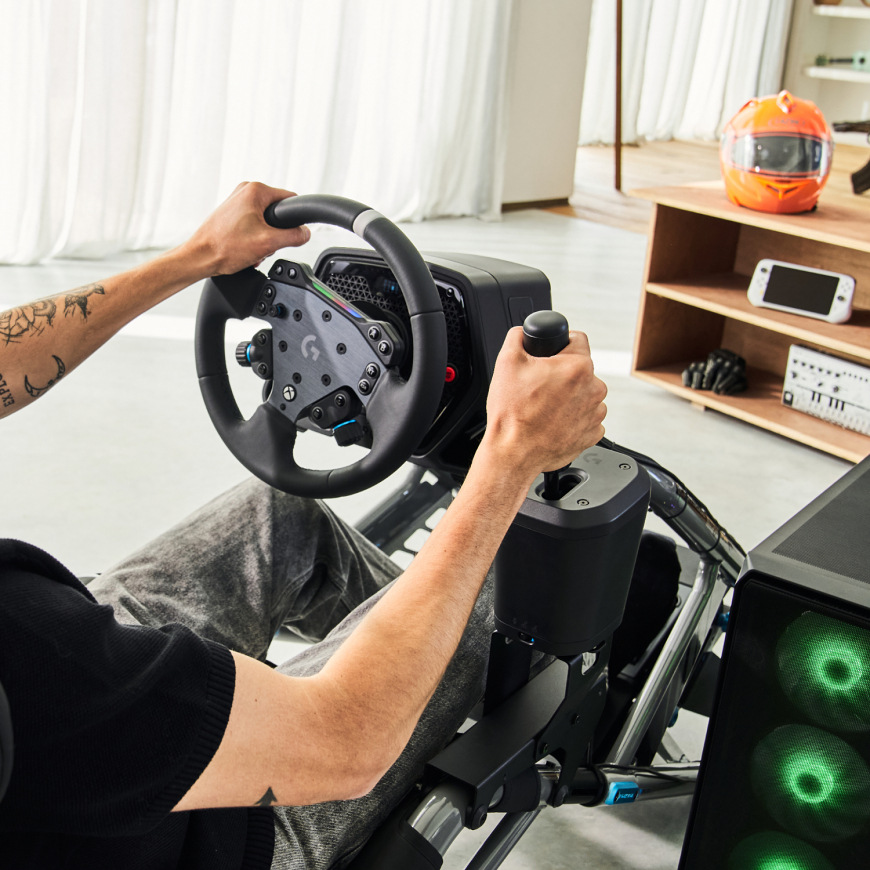 Logitech G RS Shifter & Handbrake používaný ako ručná brzda v závodnom kokpite