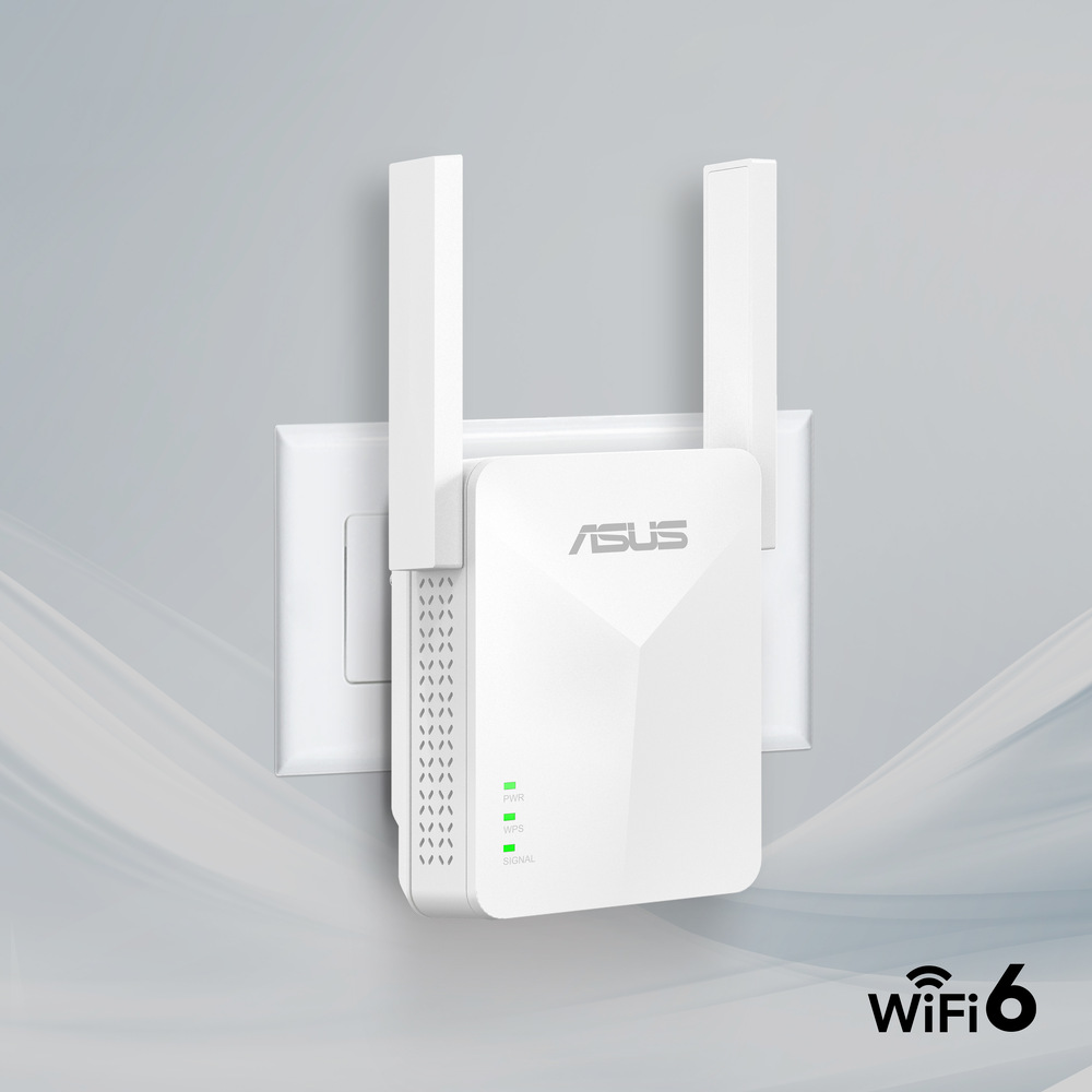 Wi-Fi extender ASUS s podporou Wi-Fi 6 zapojený v elektrickej zásuvke.