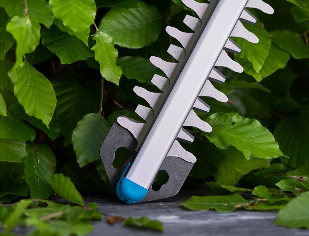 Nožnice na živý plot Gardena EasyCut 45/18V (s baterií) 14734-20 Nožnice na živý plot Gardena EasyCut 45/18V sú opatrené chráničom špičky nožov pre prácu v blízkosti stien