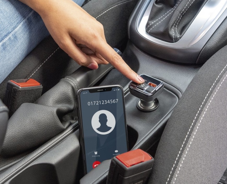 FM transmitter Hama 14165 inštalovaný v automobile