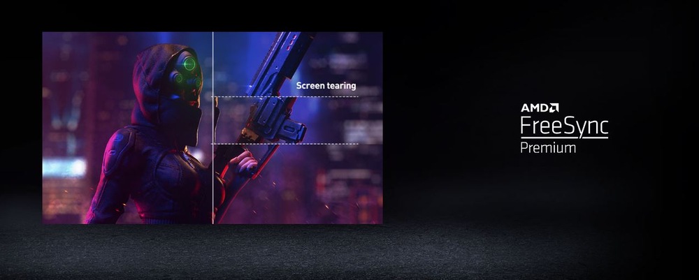 Herný monitor MSI MAG 274CF X24 čierny Porovnanie scény z videohry ukazuje trhanie obrazu vpravo. Postava s kapucňou drží zbraň v neónovo osvetlenom mestskom prostredí s nápisom „AMD FreeSync Premium“.