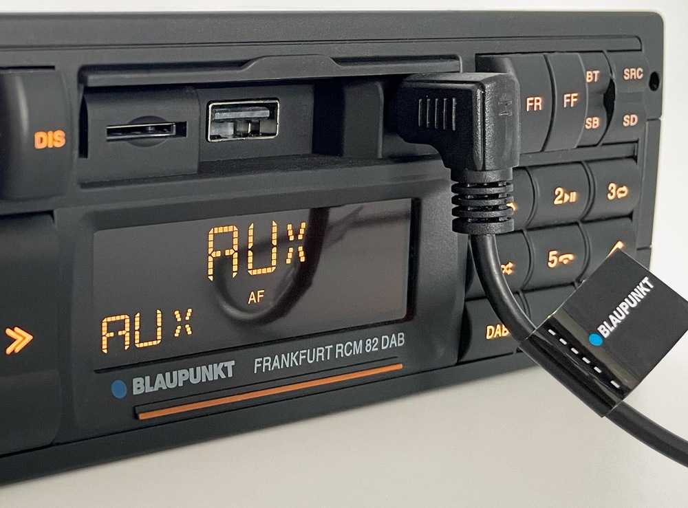 Autorádio Blaupunkt Frankfurt RCM 82 DAB čierne Autorádio Blaupunkt Frankfurt RCM 82 DAB s AUX