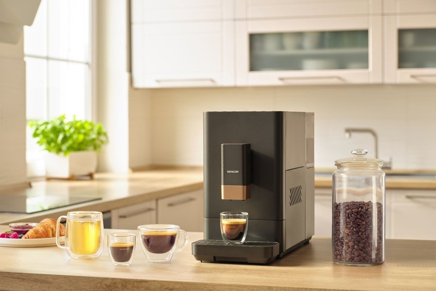 Espresso Sencor SES 6100BK čierne Automatický kávovar Sencor SES 6100BK pripraví kvalitné espresso stlačením jediného tlačidla a vďaka kompaktným rozmerom sa ľahko zmestí do každej kuchyne.