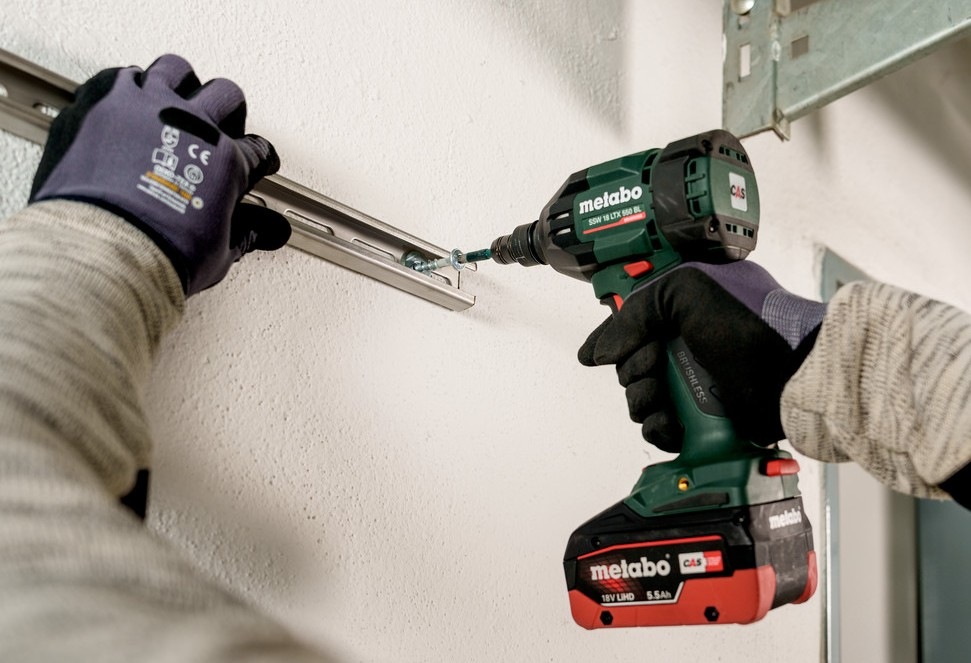 Uťahovák rázový Metabo SSW 18 LTX 550 BL (bez batérie) 602404840″ width=