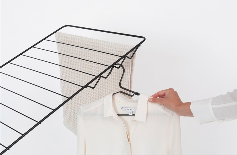 Sušiak na bielizeň Brabantia HangOn, 25 m, Matt Black čierny Sušiak na bielizeň Brabantia HangOn, 25 m, Matt Black čierny