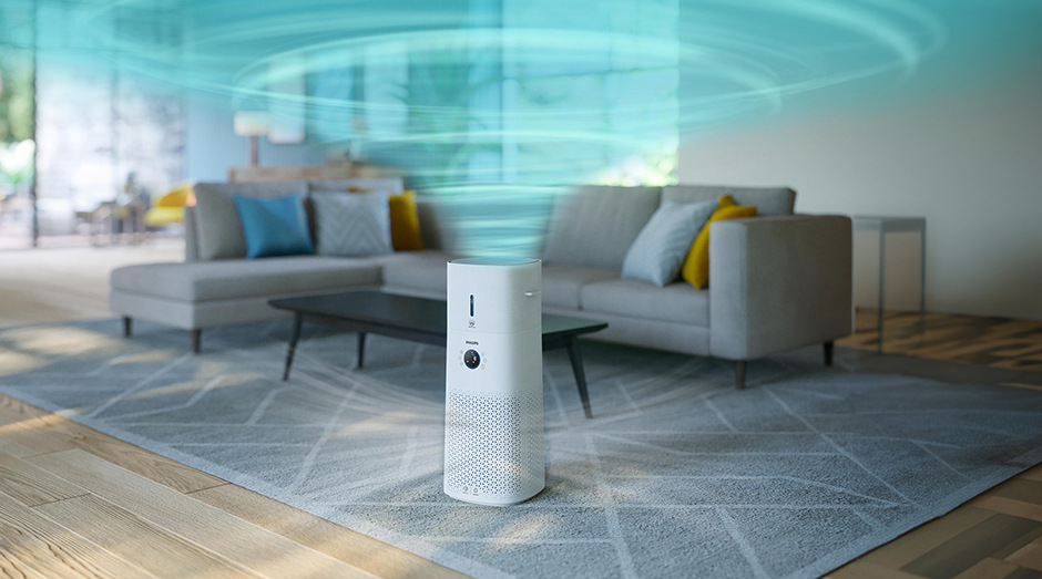 Čistička vzduchu Philips Series 3000 AC3737/10 Čistička vzduchu Philips AC3737/10 Series 3000 vypúšťajúca vír v obývacej izbe, znázorňujúca čistenie