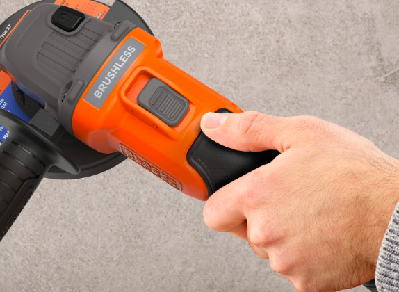 Uhlová brúska Black-Decker BCG6L8D1S-QW (s batériou)