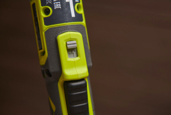 Račňa akumulátorová Ryobi 4V USB Lithium RR14W4-120G (s baterií) Račňa akumulátorová Ryobi 4V USB Lithium RR14W4-120G (s batériou)