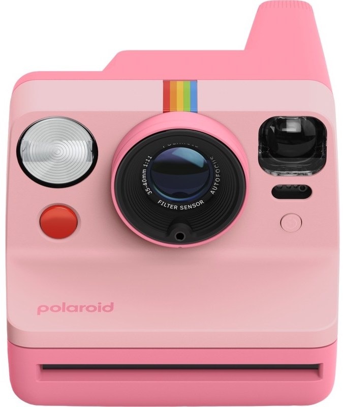 Polaroid Now Gen 3 ružový instantný fotoaparát s ikonickým retro dizajnom a veľkým objektívom uprostred