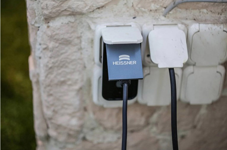 Zásuvka Heissner Z1-00 s push správami Wifi