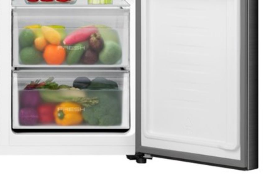 Americká chladnička Gorenje G400 NRS917D41BX čierna detail na dve zásuvky v spodnej časti, ktoré sú plné ovocia a zeleniny.