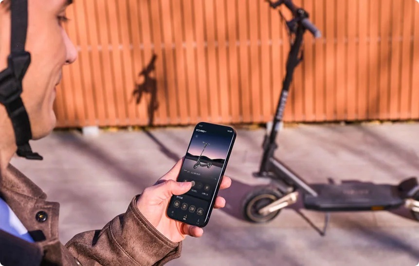 Bluetooth a inteligentný systém riadenia batérie poskytujú múdru konektivitu a energeticky efektívnu jazdu