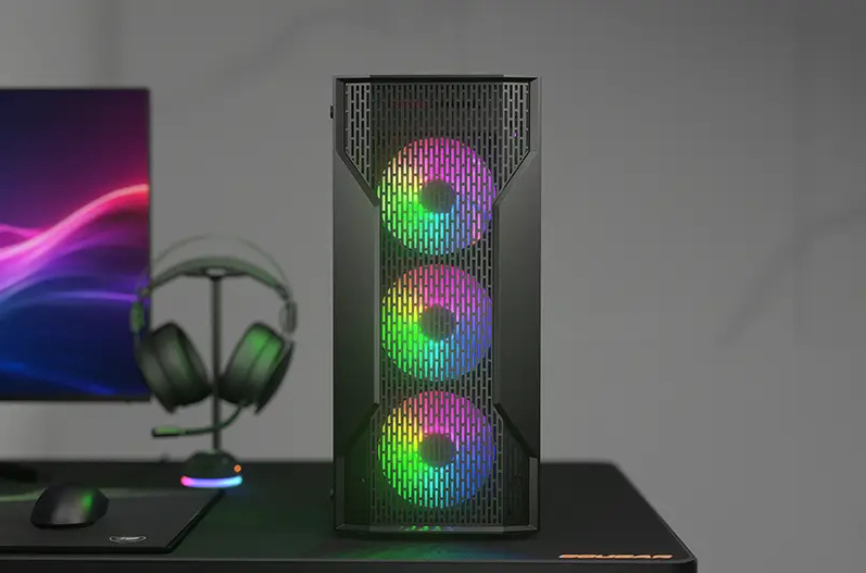 Cougar MX110 RGB má už v základe štyri predinštalované 120mm ventilátory